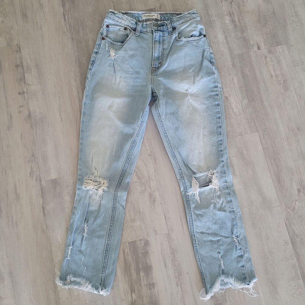 Abercrombie & Fitch High Rise Mom Jeans Distressed Size 25/0 Lightwash